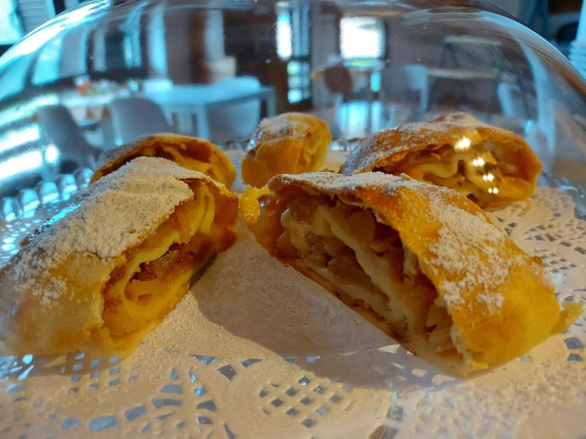 La Piazzetta Di Canale B&B Тенно Экстерьер фото